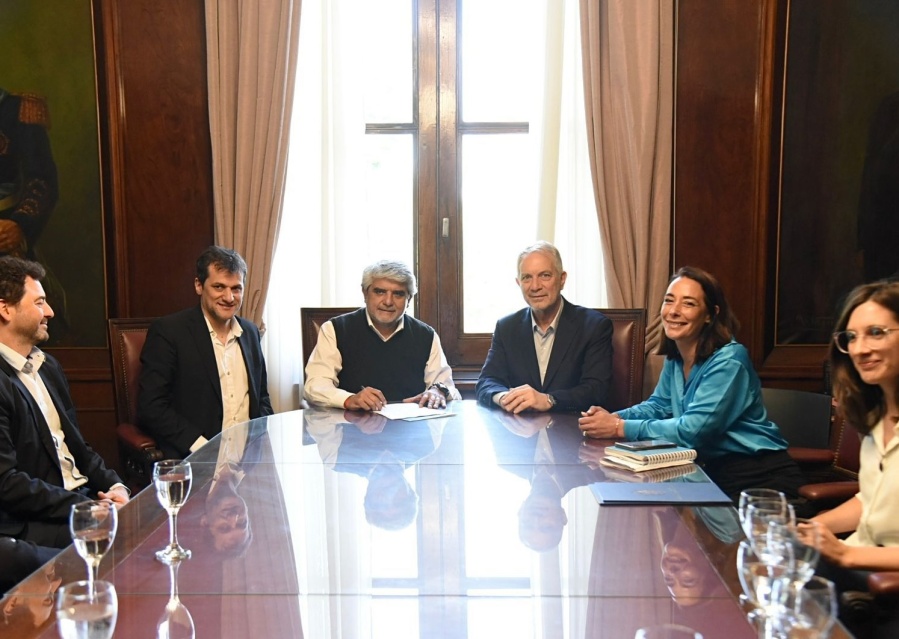 Alak lanzó la Escuela Municipal de Gobierno con eje en los derechos humanos: llegará a delegaciones y al cordón productivo