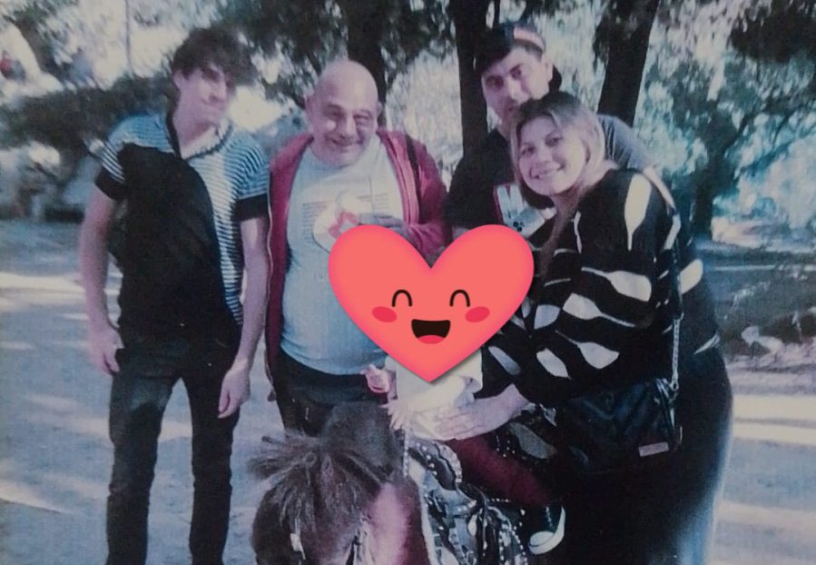 La misteriosa foto hallada en el bosque de La Plata que todavía nadie reclama: ”Esperamos una hora para ver si venía alguien”