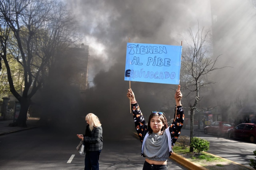 Lo acusan de ser partícipe de un robo a un jardín de Berisso y su familia lo defiende: ”Un inocente va a ir a la cárcel”