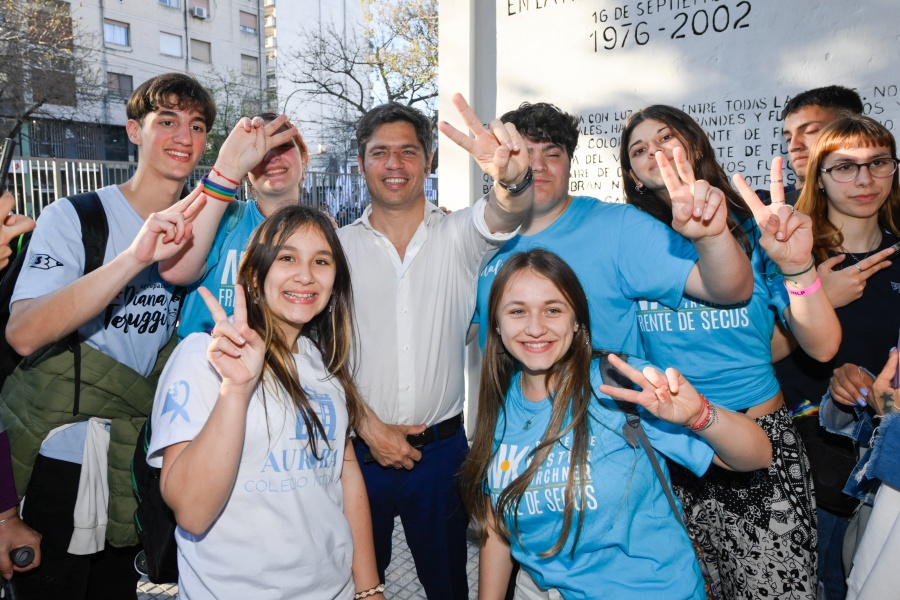 Kicillof saludó a los docentes en su día y llamó a marchar en defensa de la universidad pública