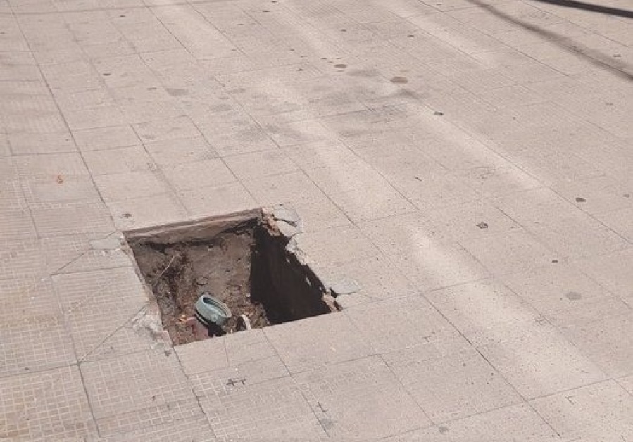 Una toma de agua en diagonal 73 y 45 preocupa los vecinos
