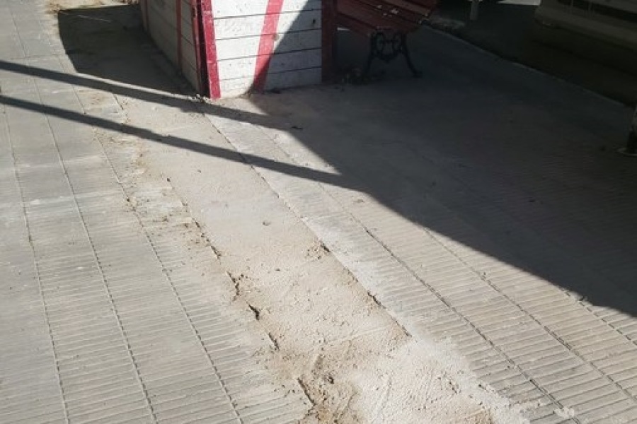 En el centro platense reclamaron por el cemento que colocaron en diferentes veredas