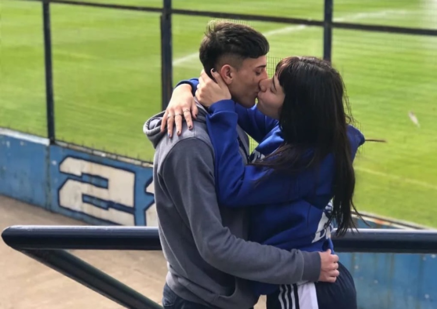 Se conocieron en la cancha de Gimnasia, se distanciaron, el lobo los juntó 7 años después y ahora esperan un bebé: ”Timoteo”