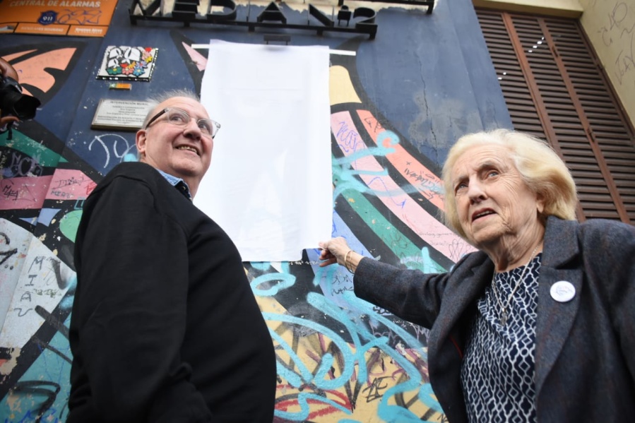 Con la asistencia de Pablo Díaz, una escuela de La Plata renombró a la institución
