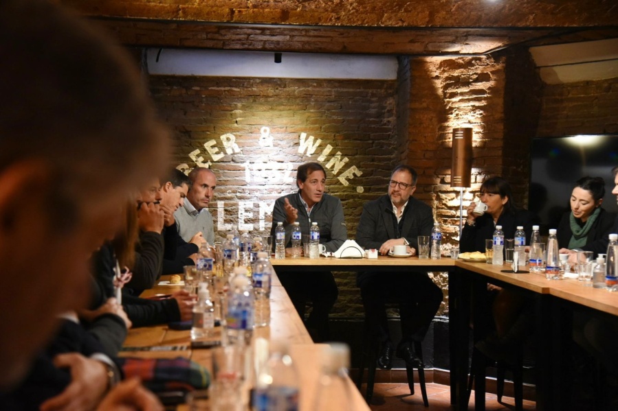 Garro encabezó la reunión de la mesa de Juntos La Plata con un fuerte mensaje: ”No es tiempo de internas”