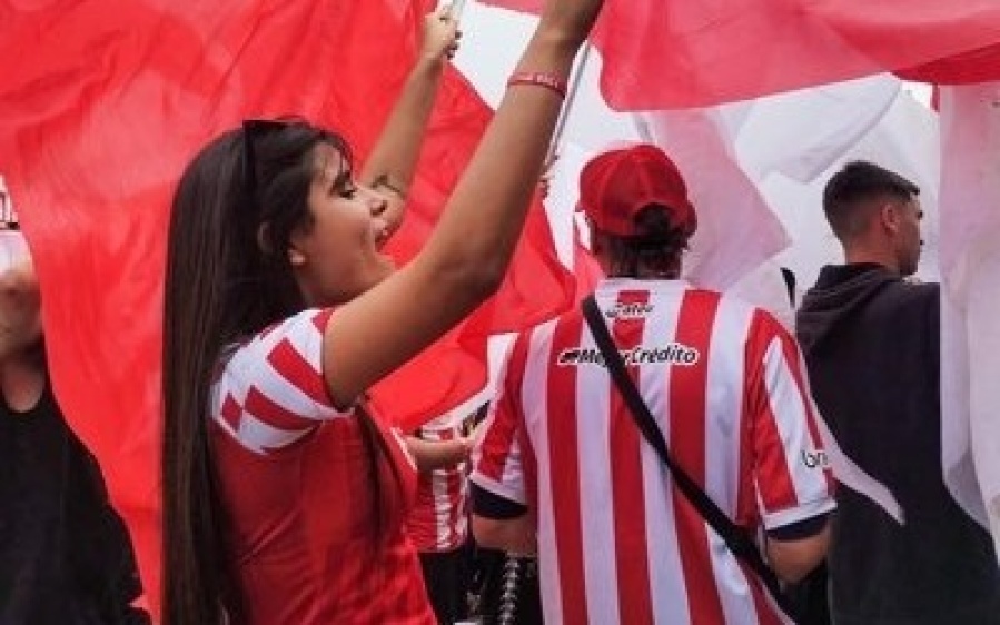 ”Es imposible que se les escape en UNO”: una joven hizo una predicción sobre el clásico platense y motivó a los Pinchas