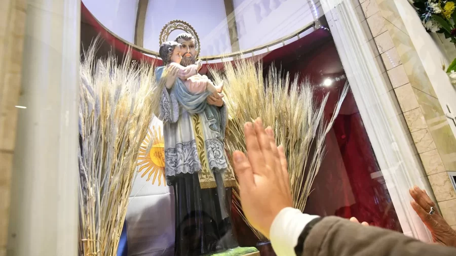 Peregrinación, misa y recuerdos del Papa Francisco: La Plata celebra a San Cayetano