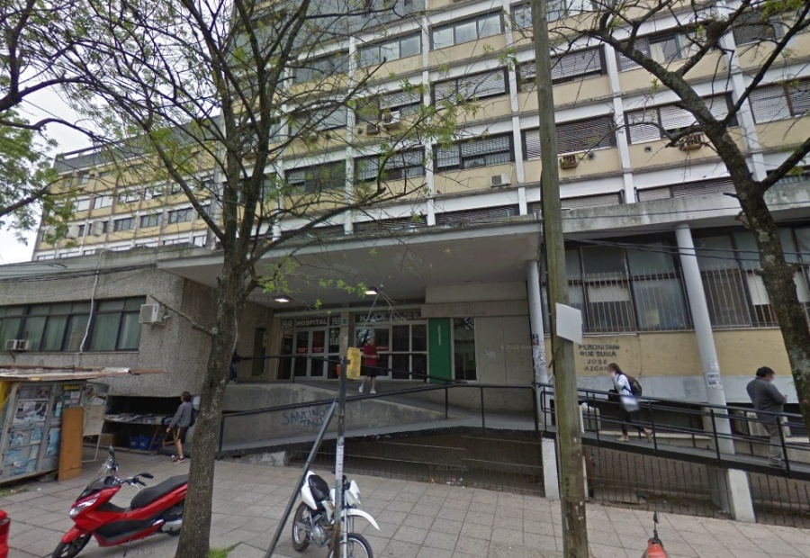 Asaltaron a una mujer policía a la salida del Hospital Rossi y le robaron el arma reglamentaria