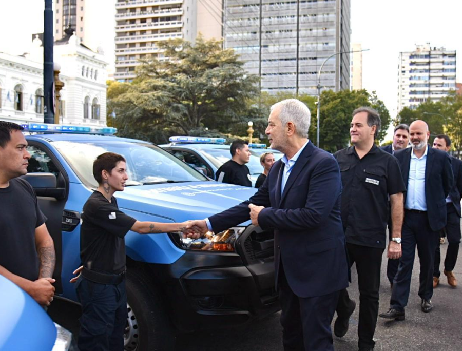 ”Control urbano” y ”prevención ciudadana”, las prioridades de la nueva flota de patrulleros que presentó Julio Alak