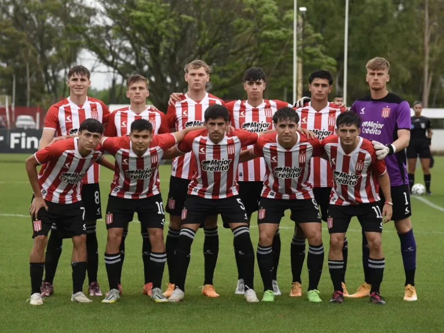 Un juvenil Pincharrata emocionó a su familia con la firma del primer contrato y confesó: ”ahora estoy enfocado en...”