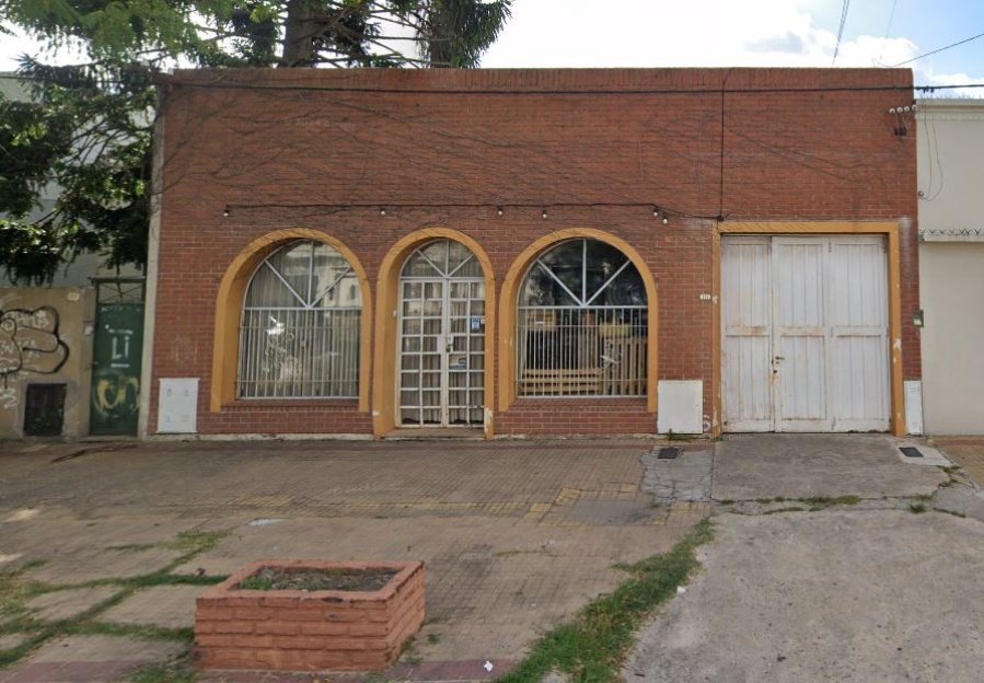 Una fachada y un misterio: todos los fantasmas de una casa platense que fue panadería y hasta Iglesia