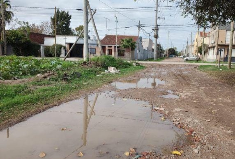 Vecinos de Villa Progreso piden que tapen todos los pozos que hay en la calle 124 y 74