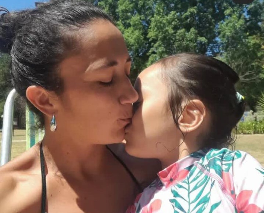 Desesperado pedido de una madre platense para recuperar a su hija