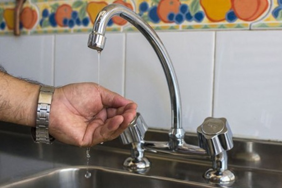 En Barrio Aeropuerto reclamaron por la falta de agua: ”Se corta la luz y estamos 7 días sin una gota”