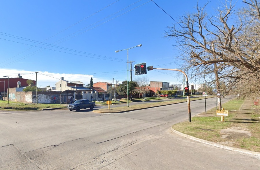 Pasó en rojo en un semáforo de San Carlos, lo detuvieron y descubrieron que circulaba en una moto robada