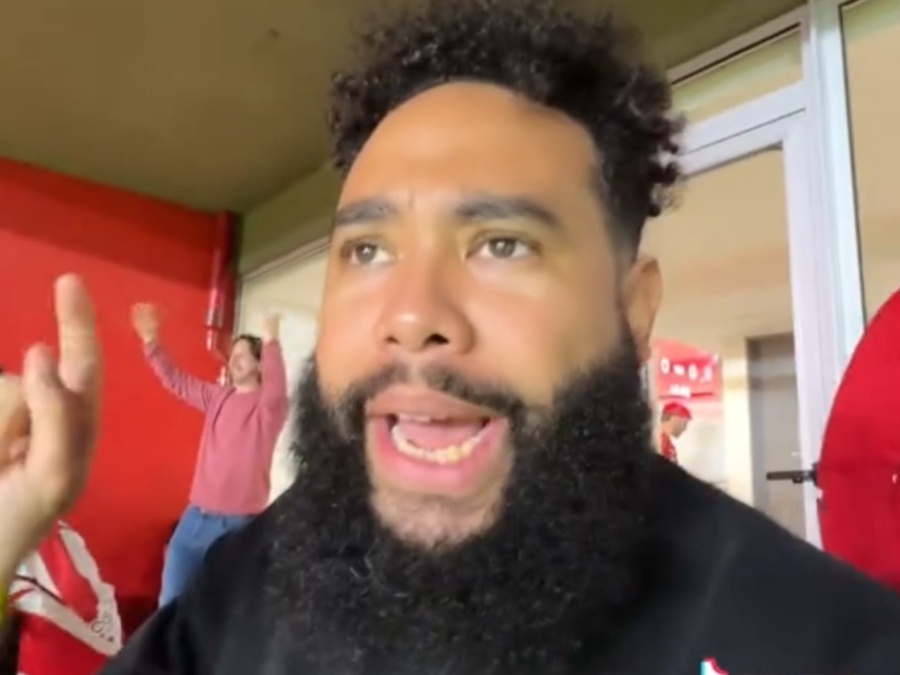 Un colombiano fue por primera vez a ver a Estudiantes y quedó sorprendido con una canción: “es única”