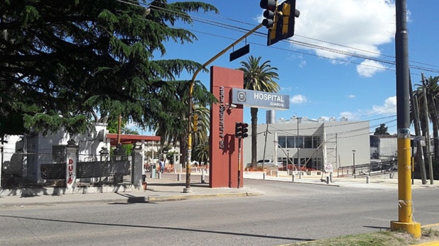 Se enfrentaron a los tiros entre vecinos en La Plata, un joven terminó herido y siguieron la pelea en el hospital