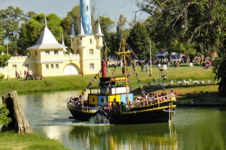 Cianobacterias en La Plata: capacitaron a trabajadores municipales y monitorearon el lago de la República de los Niños