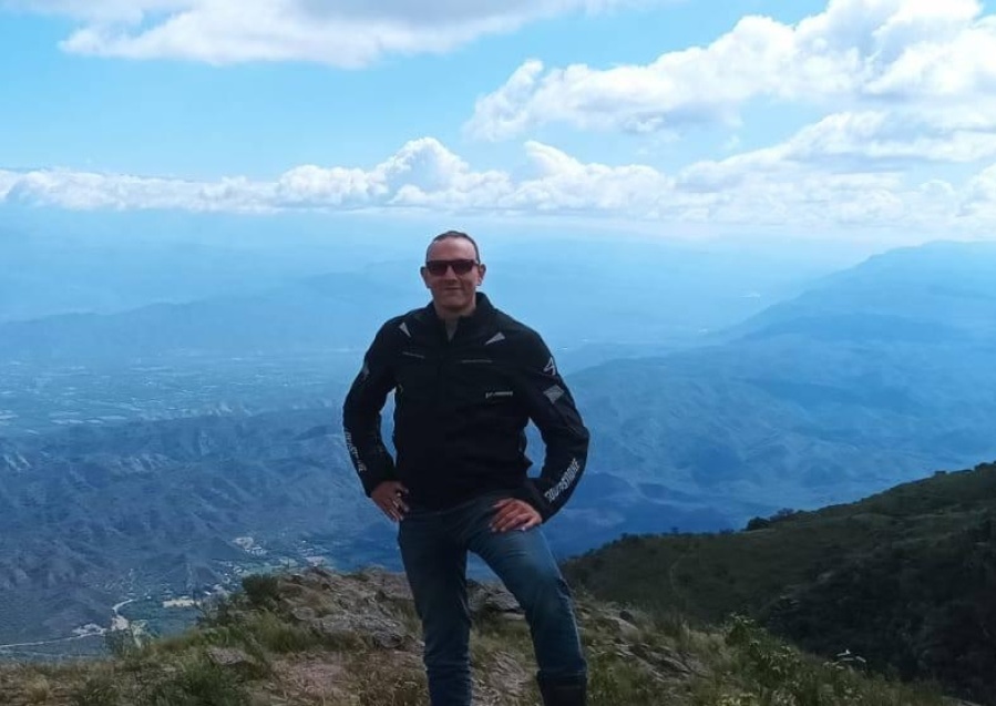 Perdió 20 años de fotos familiares en La Plata, está desesperado y halló una imagen que puede ser clave