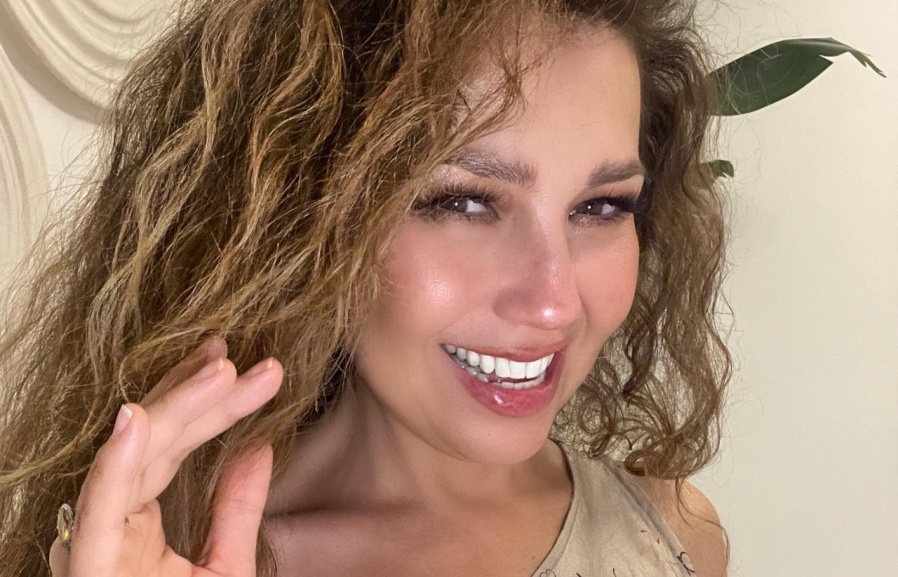 ”De tenis sucios y coronita, se ha convertido en mi compañera inseparable”: Thalia y su recuerdo de ”María la del Barrio”