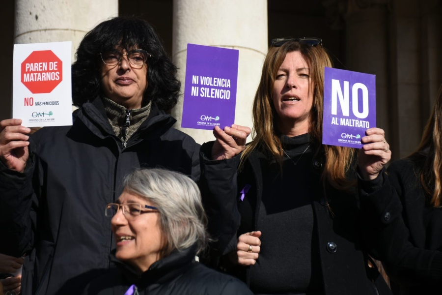 Se realizó una foto colectiva en los Tribunales de La Plata bajo la consigna de ”Ni una menos”: ”Hay una lucha muy intensa”