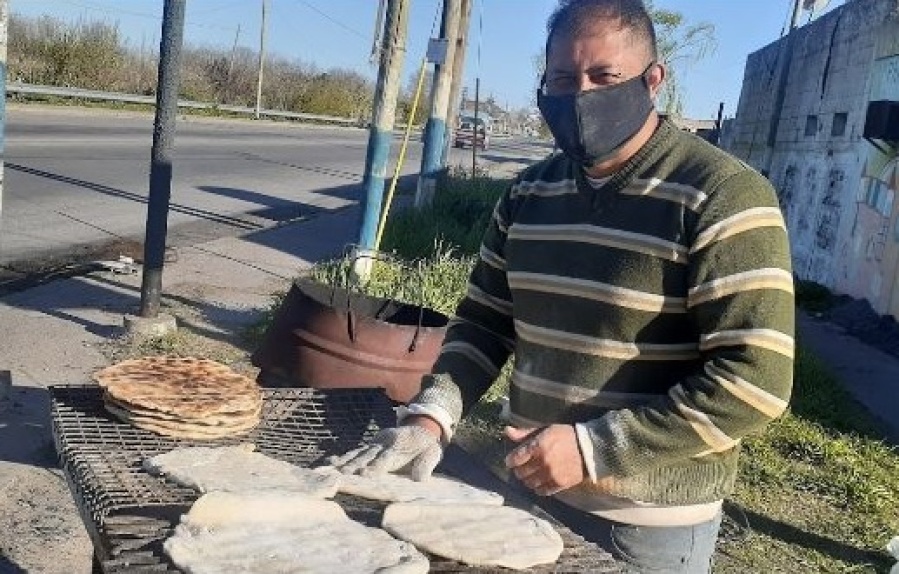 Fuerte enojo vecinal por un operativo del gobierno municipal peronista platense contra un histórico vendedor de tortillas