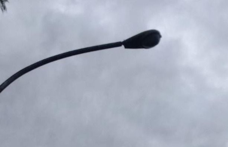 Los vecinos de 55 y 21 siguen a oscuras por la falta de alumbrado público