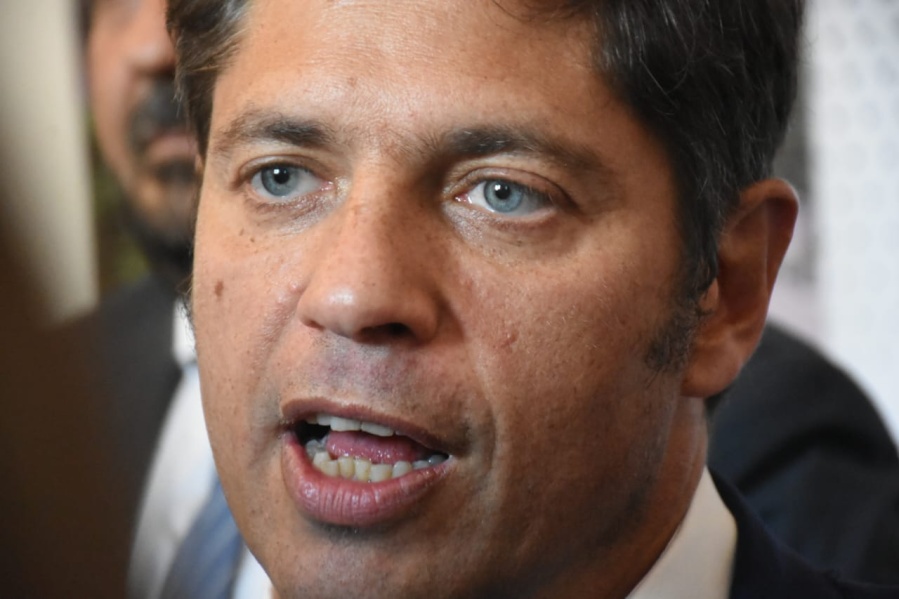 “¿Con qué cara les pide el voto a los bonaerenses?”: Kicillof volvió a cruzar a Milei por el freno en las obras escolares