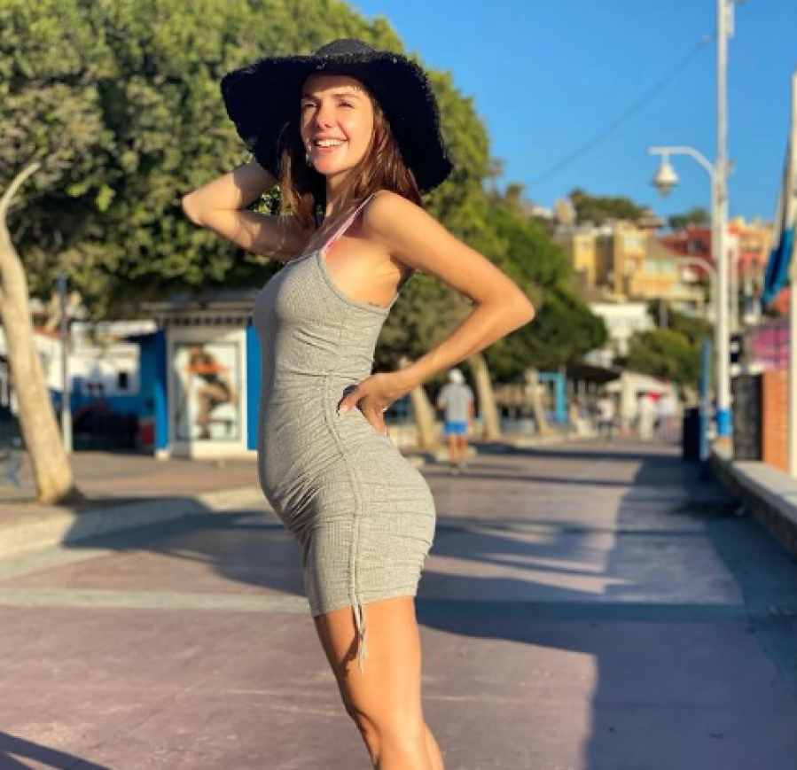 Julieta Nair Calvo lució su pancita en las playas de Málaga