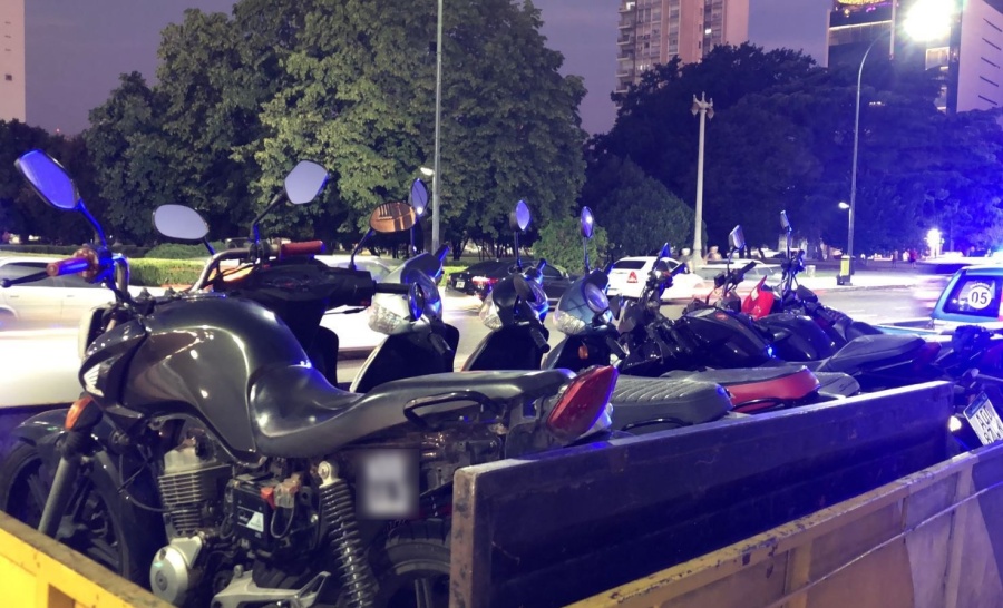 Secuestraron 29 motos en operativos que se realizaron en Plaza Moreno, la circunvalación de 31 y Parque Castelli