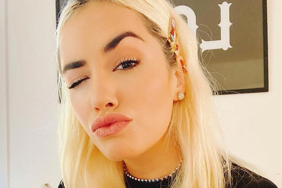 Lali estrenó nuevo tatuaje ”a puro dolor”