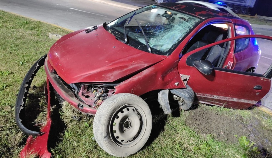 Conducía borracho y quedó detenido tras chocar su auto en Berisso