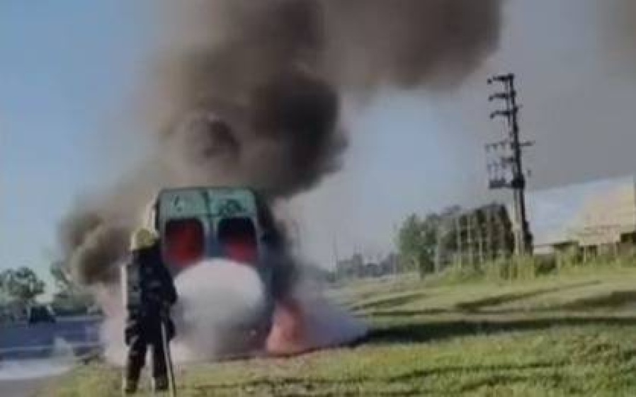 Una camioneta ardió en llamas en Ruta 2 a la altura de La Plata