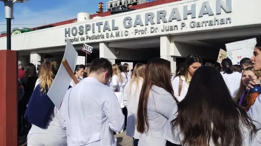 El Gobierno pidió a los médicos del Garrahan que frenen el paro por 48 horas para avanzar en una negociación
