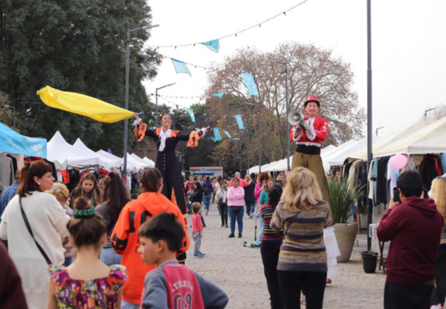 Habrá más de 200 puestos de ropa usada en el Paseo de Compras de Meridiano V durante este fin de semana