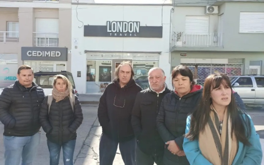 Padres de un colegio pagaron el viaje de egresados de sus hijos y la empresa desapareció: se les abrió una causa por ”estafa”