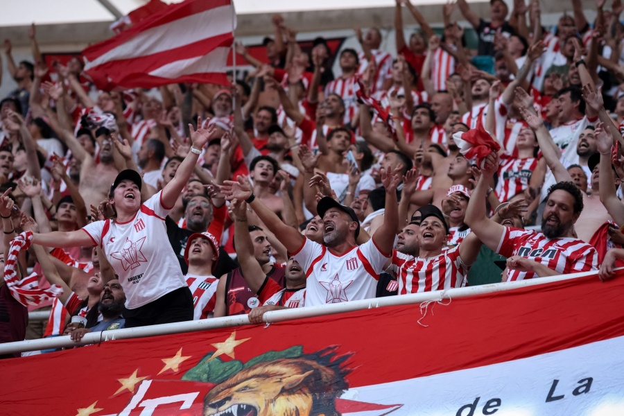 Otra vez junto al hincha: Estudiantes pondrá nuevamente micros a disposición para la final en San Nicolás