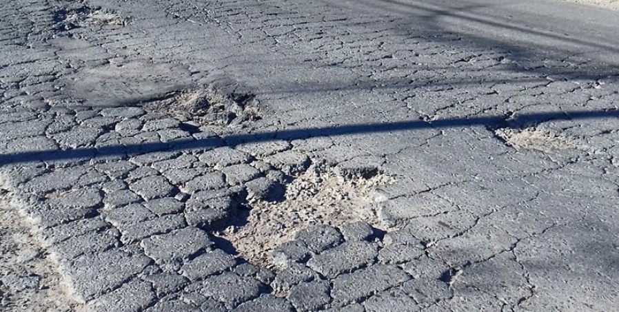 En Melchor Romero piden que se pongan en condiciones las calles que están ”cubiertas de pozos”