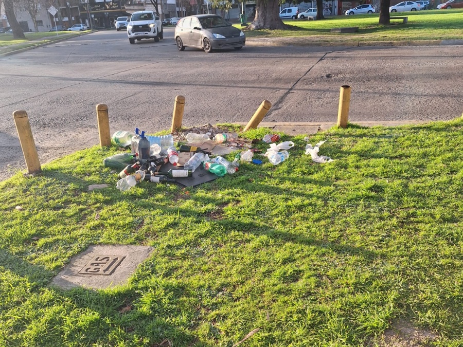 En 6 y32 la esquina se convirtió en un micro basural