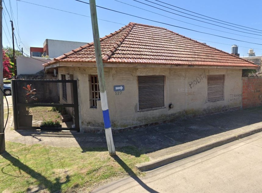 Entraron a robar en Tolosa y amenazaron a dos jubilados para que entreguen sus ahorros