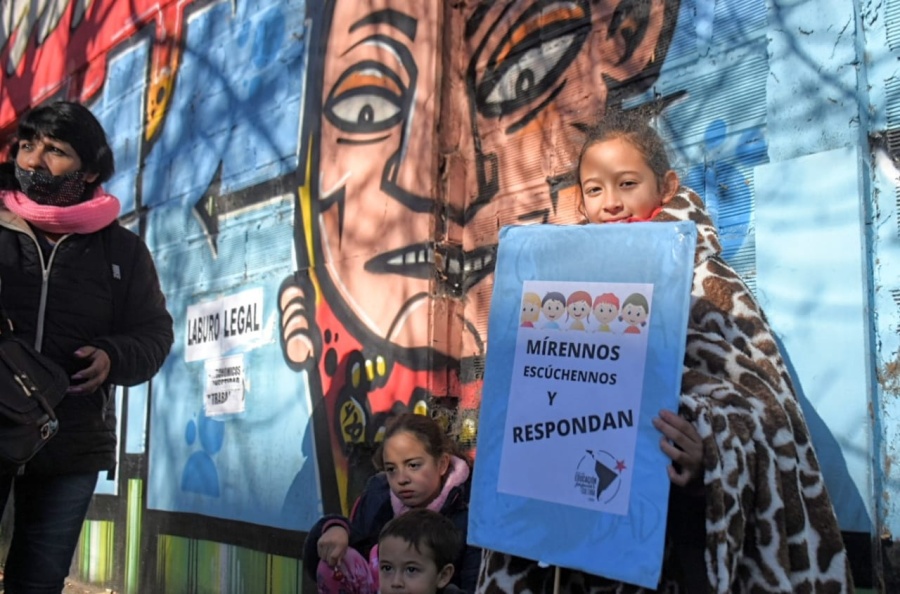 Protesta por el gas en las escuelas: ”Hay tres aulas del Normal 2 donde rotan para no tener tanto frío”
