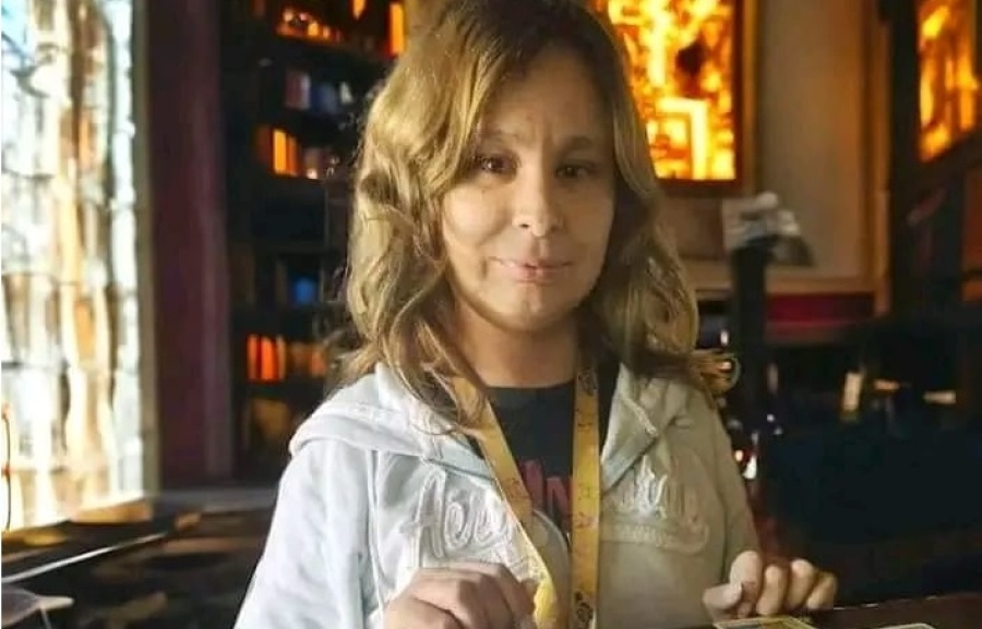 Lavaba zapatillas por solo 100 pesos en La Plata, pedía que no se burlen y ahora lee las cartas: ”Hablo con el corazón”