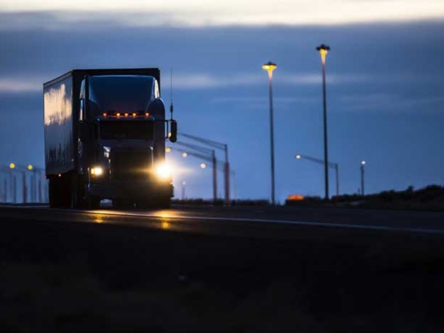 Tuvo un fugaz romance con un camionero que trabajaba en La Plata, quedó embarazada y lo echó: ahora la niña lo busca