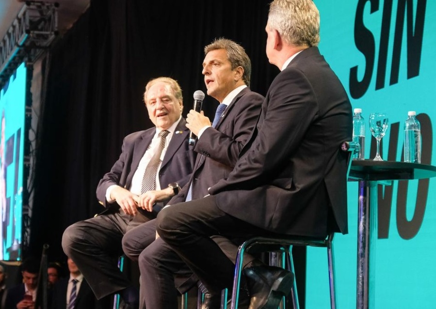 Ante pymes, Massa llamó a construir un modelo exportador para ”dejar de ser mendigos” y ”vivir de lo que producimos”