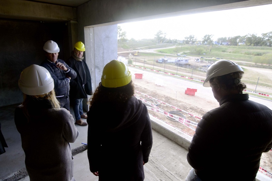 Garro recorrió la cantera recuperada de Gorina: ”Pronto, más de 40 familias van a tener su casa en este espacio”