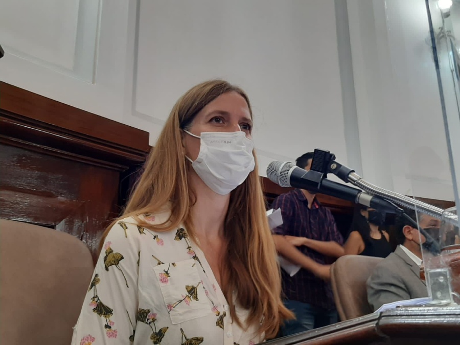 Yanina Lamberti presentó un proyecto que busca reducir el impacto negativo de los residuos textiles en La Plata