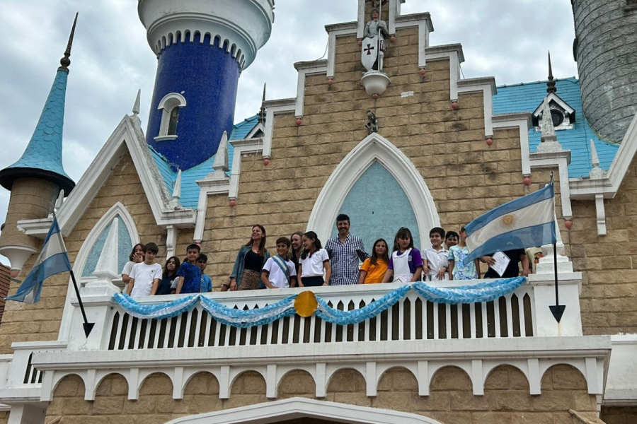 Estudiantes de primaria asumieron como nuevas autoridades del Gobierno infantil de la República de los Niños