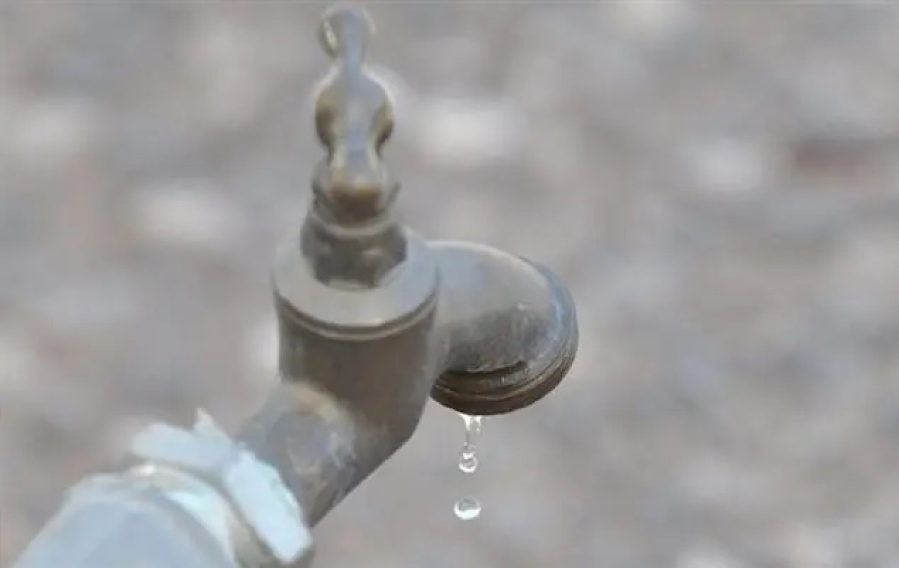 Vecinos de San Carlos preocupados por las canillas secas: ”No podemos ni lavarnos las manos”