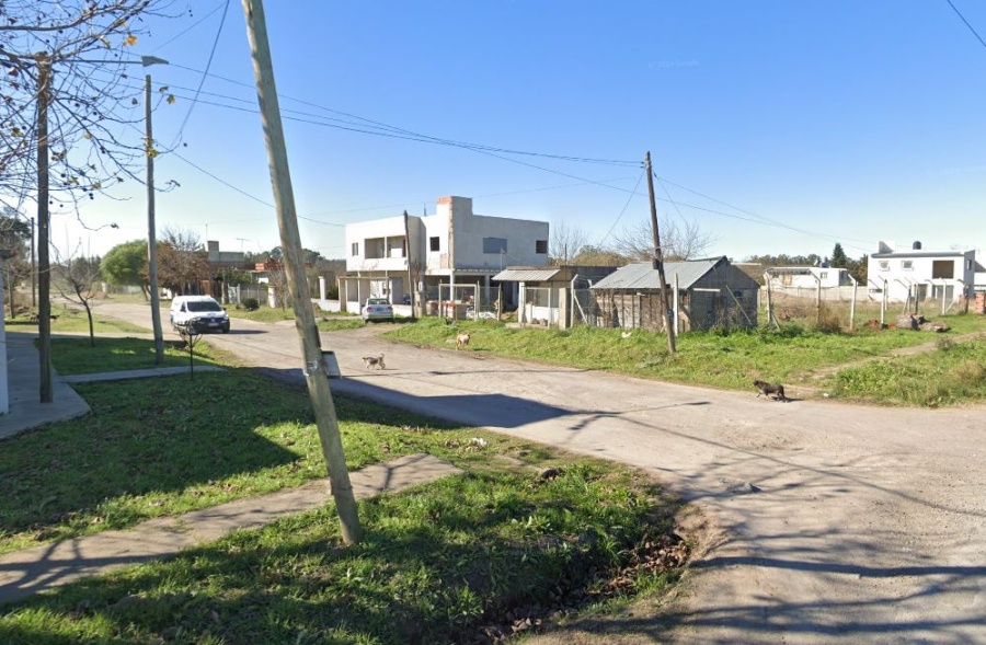 Violento asalto en Melchor Romero: un joven sufrió el robo de su moto y luego sufrió extorciones