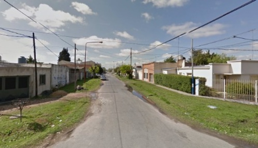 Robo en Los Hornos: Un joven fue asaltado a punta de pistola